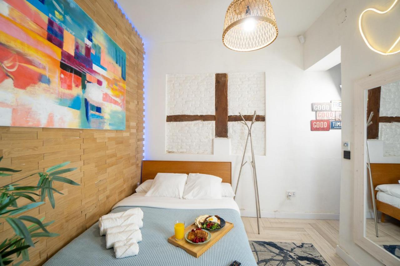Cozy Apartment Puerta Del Sol & Private Patio Madrid Exterior photo